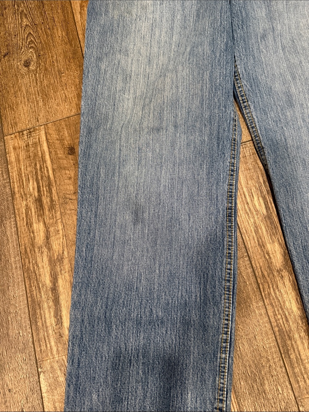 Cinch Men's Relaxed Straight Jeans - Light Blue Denim - Picture 2 of 6